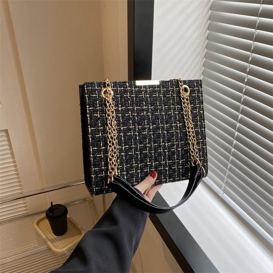 Studoria Chain Shoulder Bag