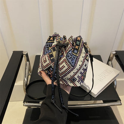 Bolso estilo cubo retro con forma de mano