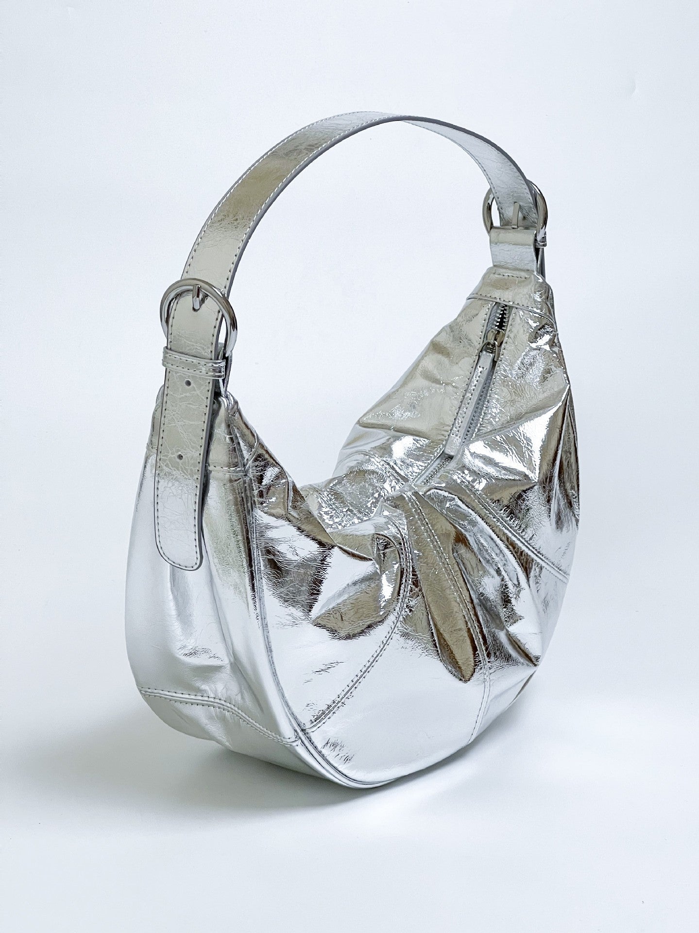Bolso de hombro con textura de piel de vaca
