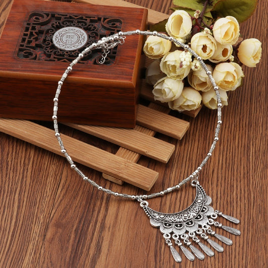 Nuevo collar con luna tallada de estilo étnico retro
