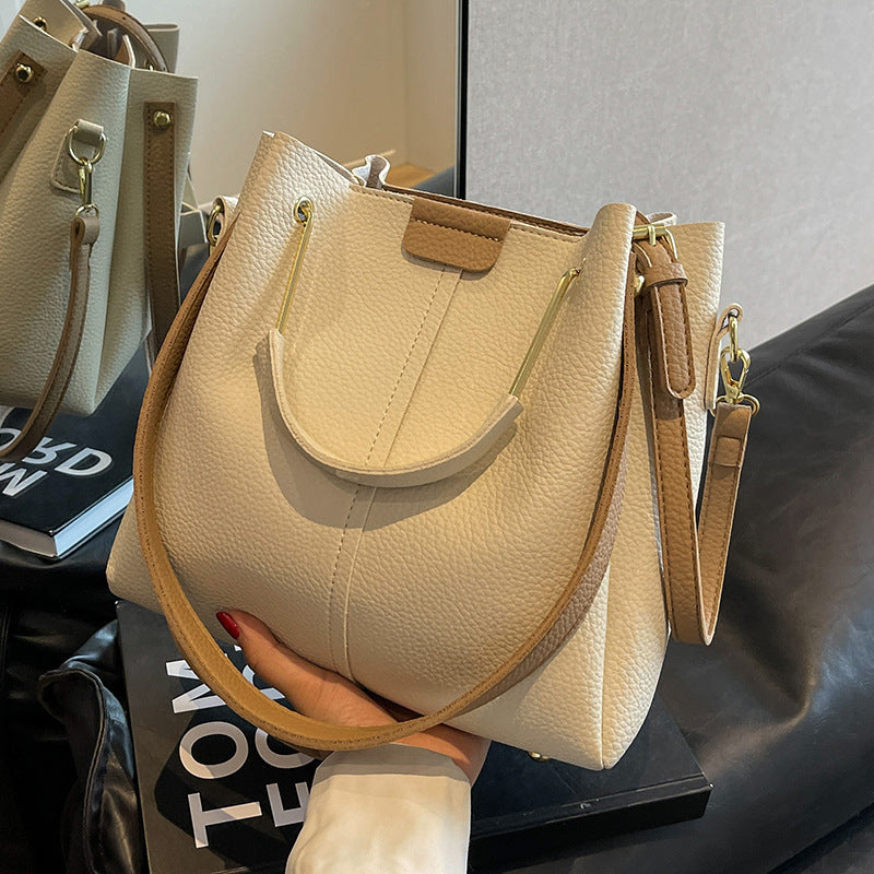 Bolso tipo cubo con textura a juego para otoño