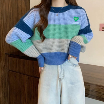 Lockerer, farblich passender Strickpullover mit Streifen und Regenbogenmuster für Damen