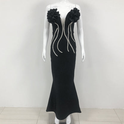 Vestido de noche largo sin tirantes con cadena de flores y temperamento socialité de estilo nuevo europeo y americano.