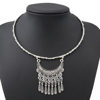 Nuevo collar con luna tallada de estilo étnico retro