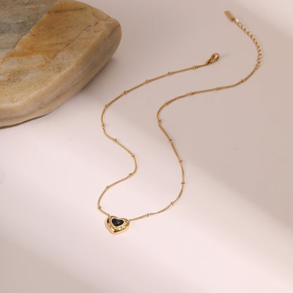 Collar de acero de titanio con colgante de piedra natural en forma de corazón de amor con diseño de moda