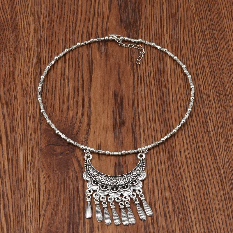 Nuevo collar con luna tallada de estilo étnico retro
