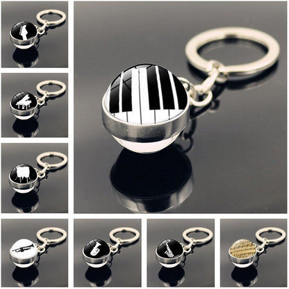 Llavero con colgante de piedra del tiempo y instrumento musical de piano