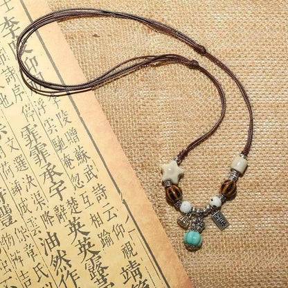 Collar con colgante de mariposa de cerámica retro de Hong Kong