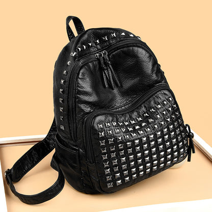 Urban Titan Rucksack mit Nieten