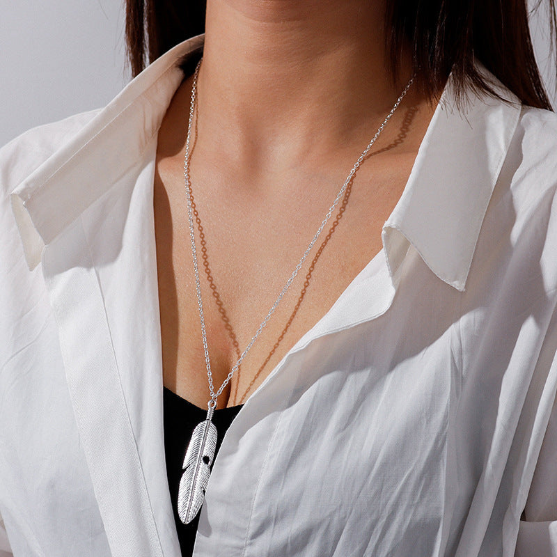 Collar retro con borlas de plumas para mujer