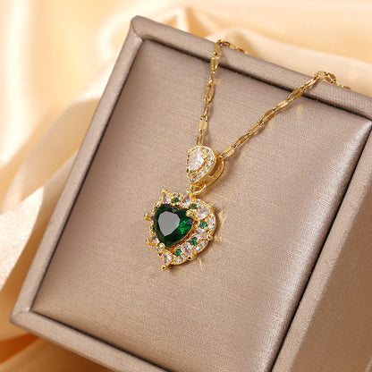 Collar de cobre con microincrustaciones de circonitas, esmeralda y corazón de amor con diamantes