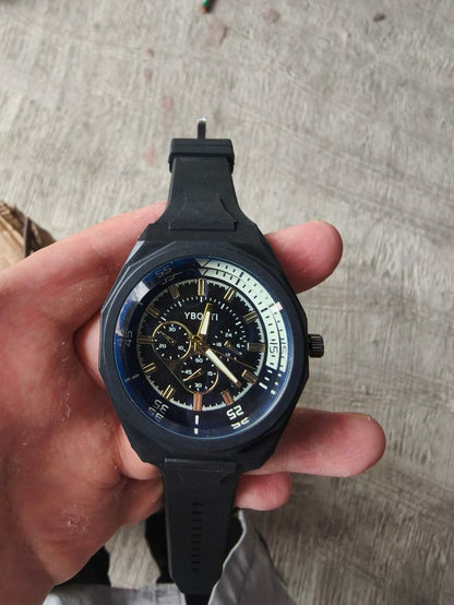 Reloj deportivo de cuarzo con correa de goma para hombre