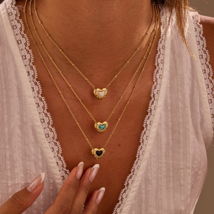 Collar de acero de titanio con colgante de piedra natural en forma de corazón de amor con diseño de moda