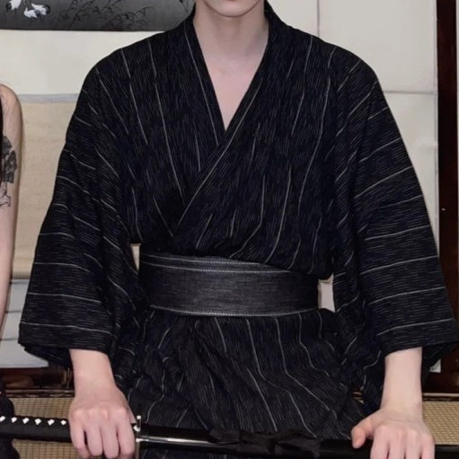 Kimono japonés tradicional de ropa formal para hombres