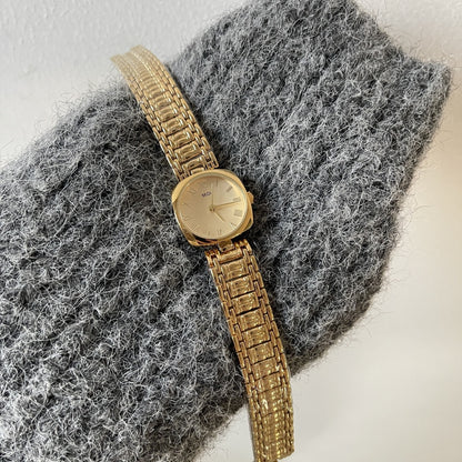 Reloj de mujer exquisito con correa de acero dorado de alta calidad