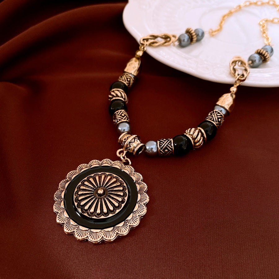 Collar de perlas de flores, diseño retro de moda, ligero, de lujo, de gran sentido.