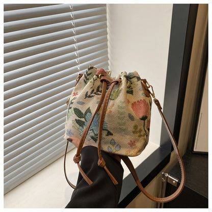 Bolso estilo cubo retro con forma de mano