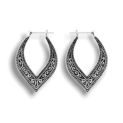 Pendientes vintage con forma de corazón tallado en estilo étnico