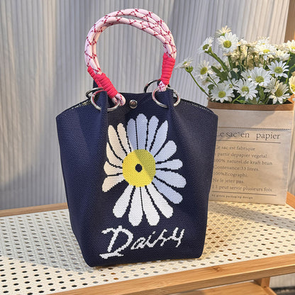 Gestrickte Tasche mit Schnalle