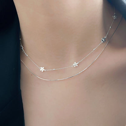 Collar Changheng S925 de plata esterlina con flor pequeña y sencilla para mujer