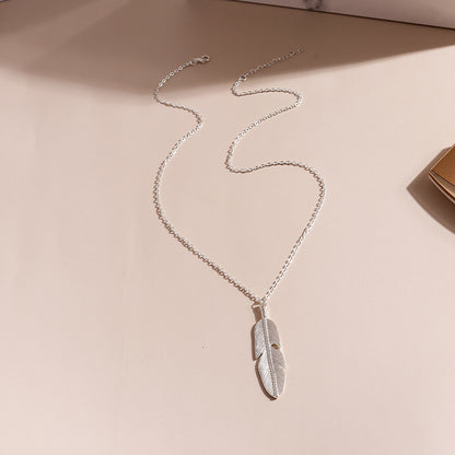 Collar retro con borlas de plumas para mujer