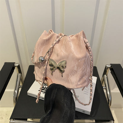 Bolso bandolera tipo cubo con diseño de mariposa