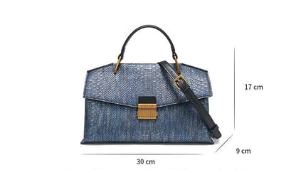Bolsos con textura de serpiente azul