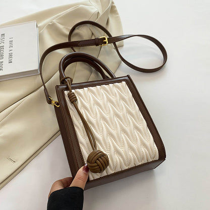Bolsos pequeños plisados ​​con elegante textura y buen diseño para mujer