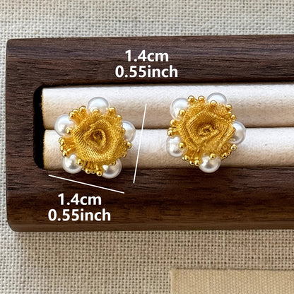 Pendientes de borlas con cuentas y brocado en forma de flor