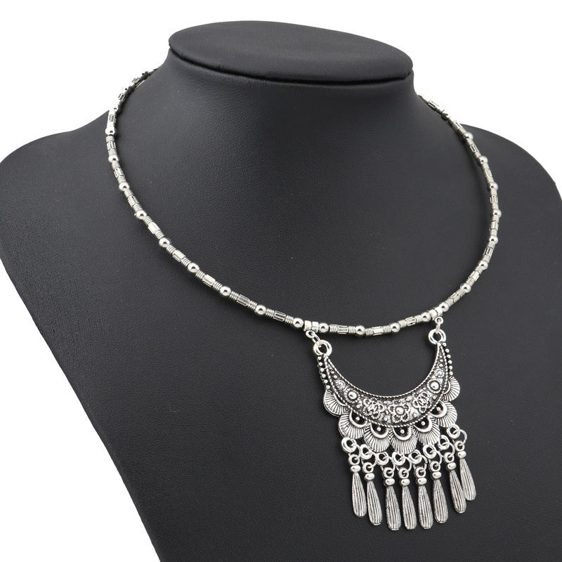 Nuevo collar con luna tallada de estilo étnico retro