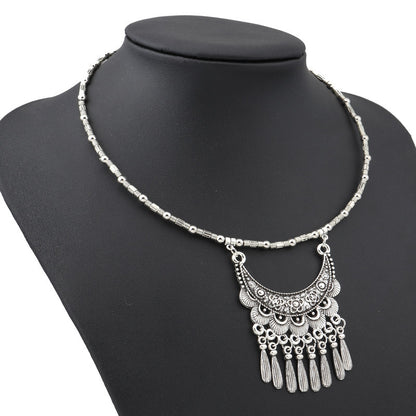 Nuevo collar con luna tallada de estilo étnico retro