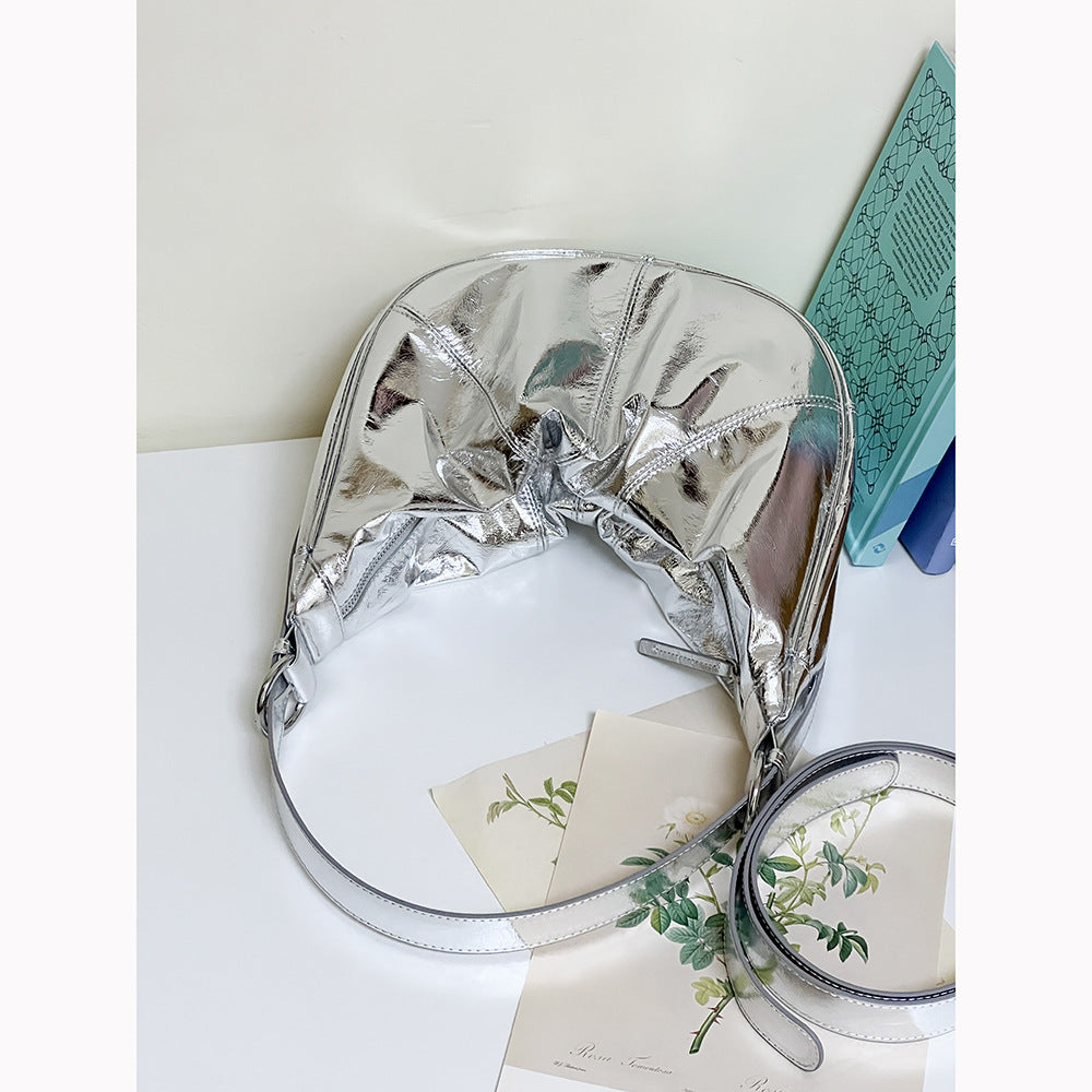Bolso de hombro con textura de piel de vaca