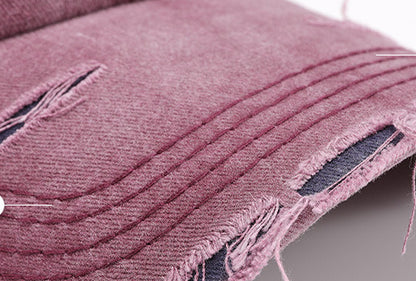 Gorra de béisbol con bordado tridimensional y letras en color vino tinto suave