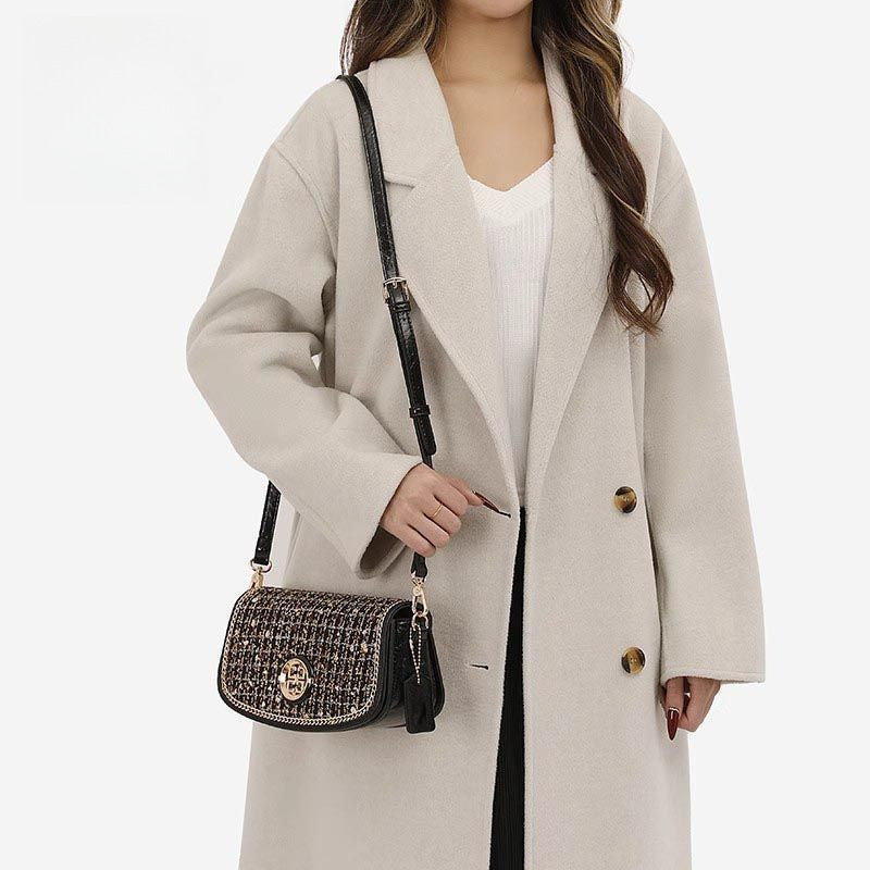 Auric Edge Chain Messenger