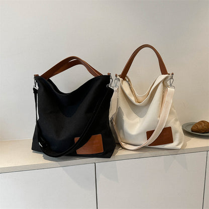 Zeitlose Schultertasche aus Canvas