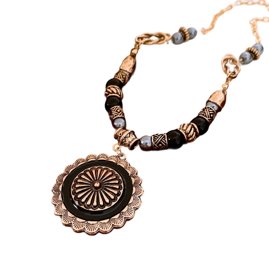 Collar de perlas de flores, diseño retro de moda, ligero, de lujo, de gran sentido.