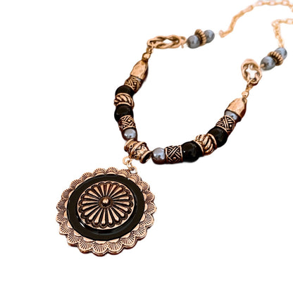 Collar de perlas de flores, diseño retro de moda, ligero, de lujo, de gran sentido.