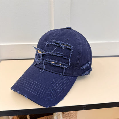 Sonnenhut machen alte zerrissene Softtop-Baseballkappe