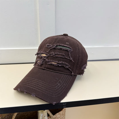 Sonnenhut machen alte zerrissene Softtop-Baseballkappe