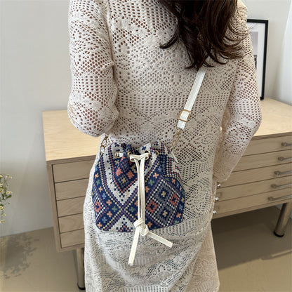 Bolso estilo cubo retro con forma de mano