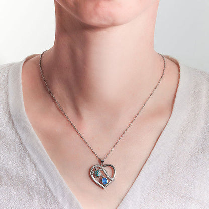 Hermoso collar de diamantes con temperamento lujoso y ligero de tortuga amorosa