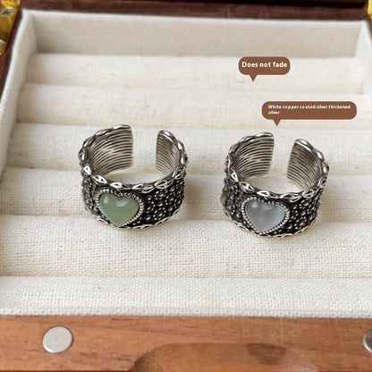 Retro-Ring mit breitem Gesicht und weißem Mondlicht und offenem Temperament