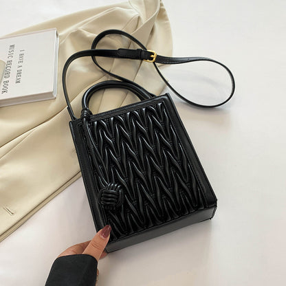 Bolsos pequeños plisados ​​con elegante textura y buen diseño para mujer