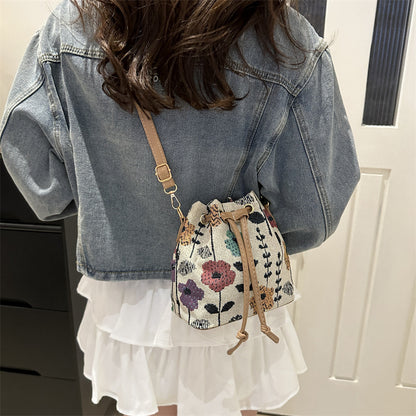 Bolso estilo cubo retro con forma de mano