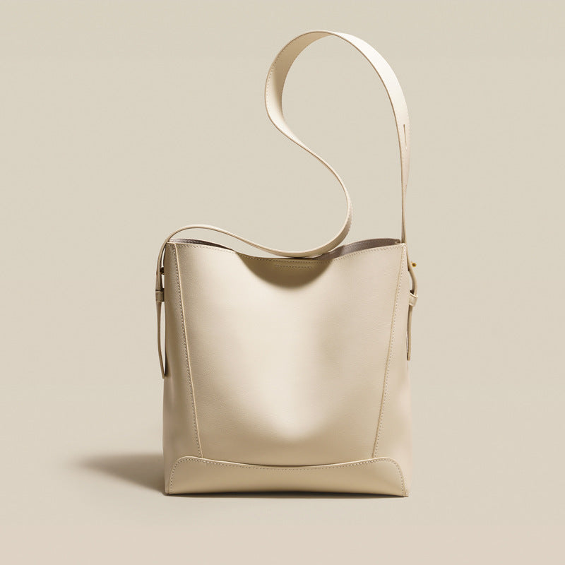 Bagora Leather Shoulder Bag