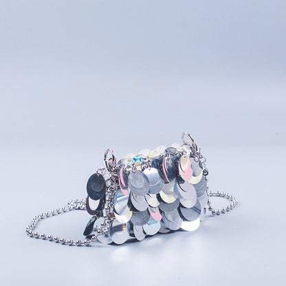 Bolso de hombro con cadena tejida y lentejuelas