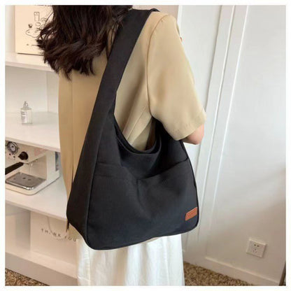 Vielseitige Schultertasche im MetroStyle
