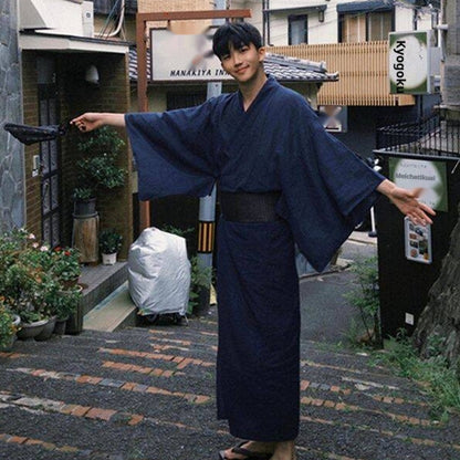 Kimono japonés tradicional de ropa formal para hombres