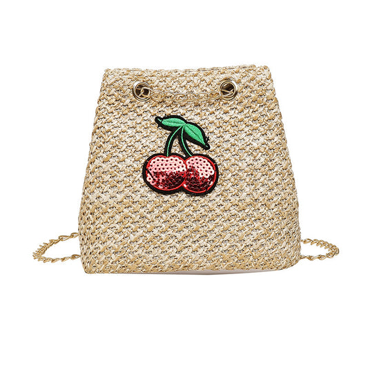 Bolso tipo cubo con cadena de cerezas